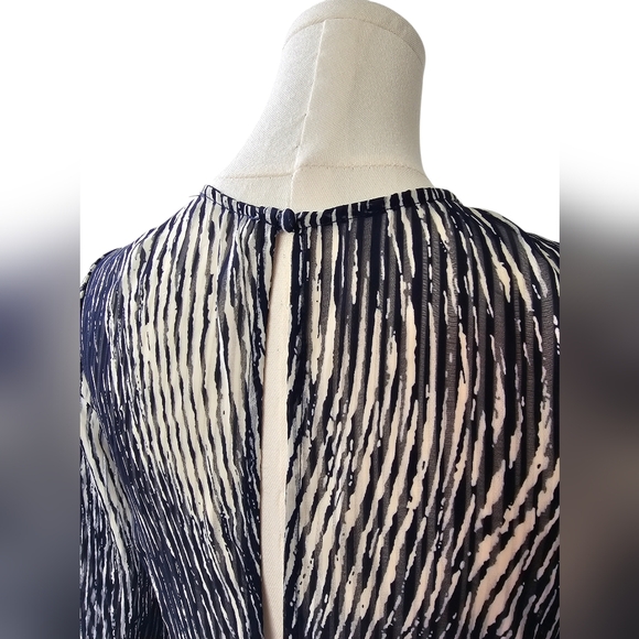 NWOT Navy/Ivory Print Cocktail Long Sleeve Dress - Picture 4 of 7